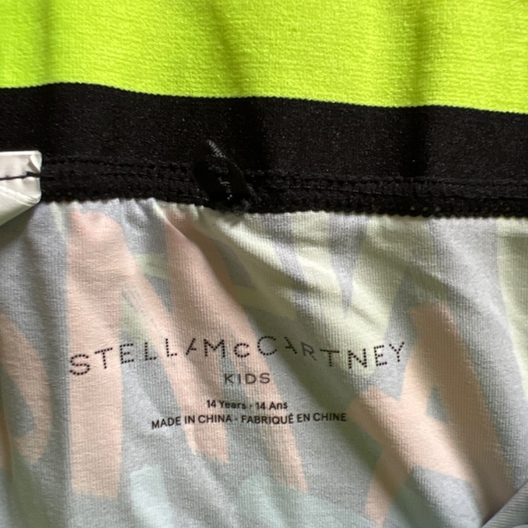Stella McCartney Graffiti Kids Crop Top and Leggings - Picture 4 of 5